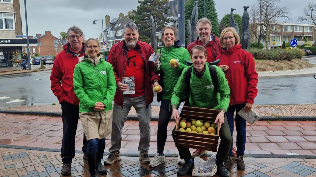 GroenLinks-PvdA Wassenaar op campagne met rood-groene appeltjes