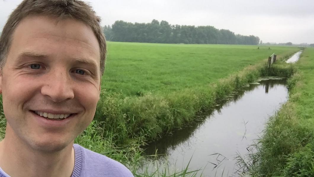 Aart van Sloten: “Ik zie weiland en koeien. In de wijde omtrek woont hier niemand, die hinder van het stort heeft.” unnamed.jpg