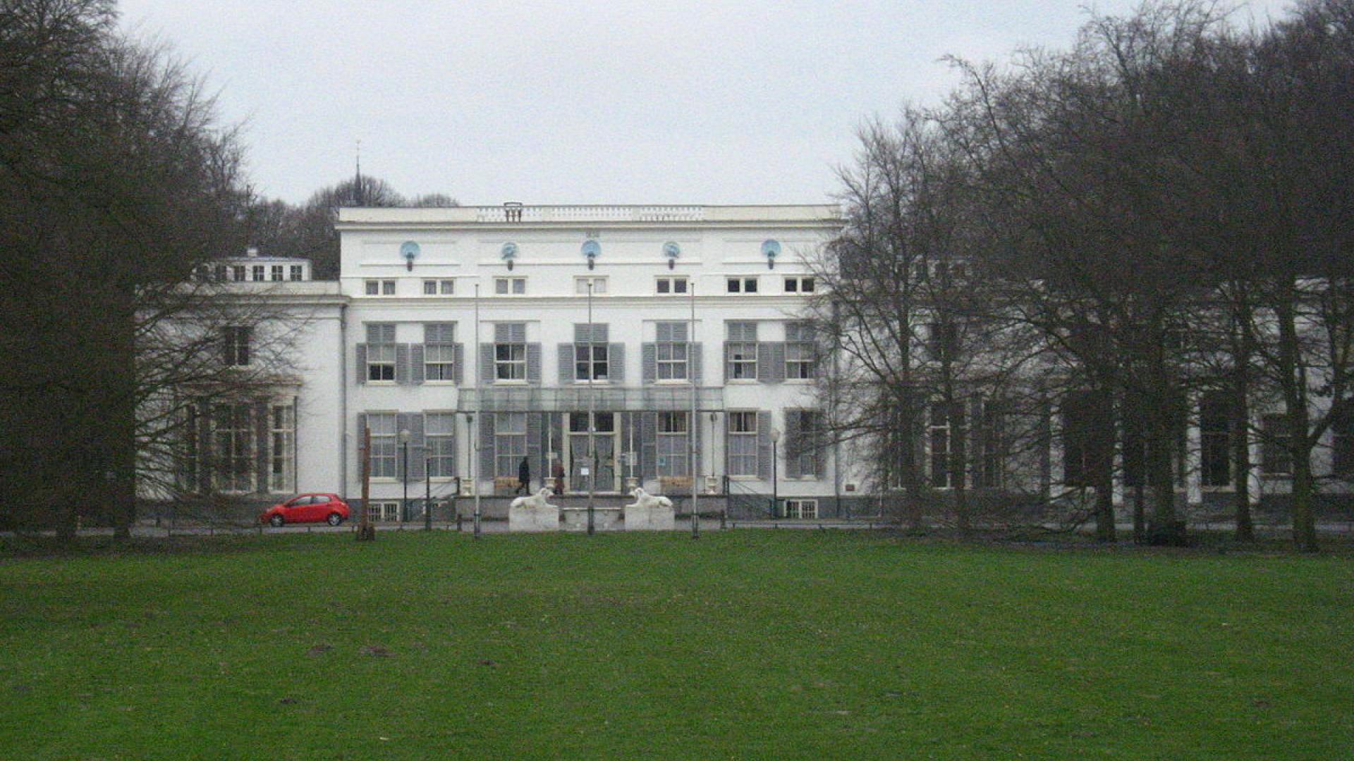 1200px-Raadhuis_De_Paauw.JPG